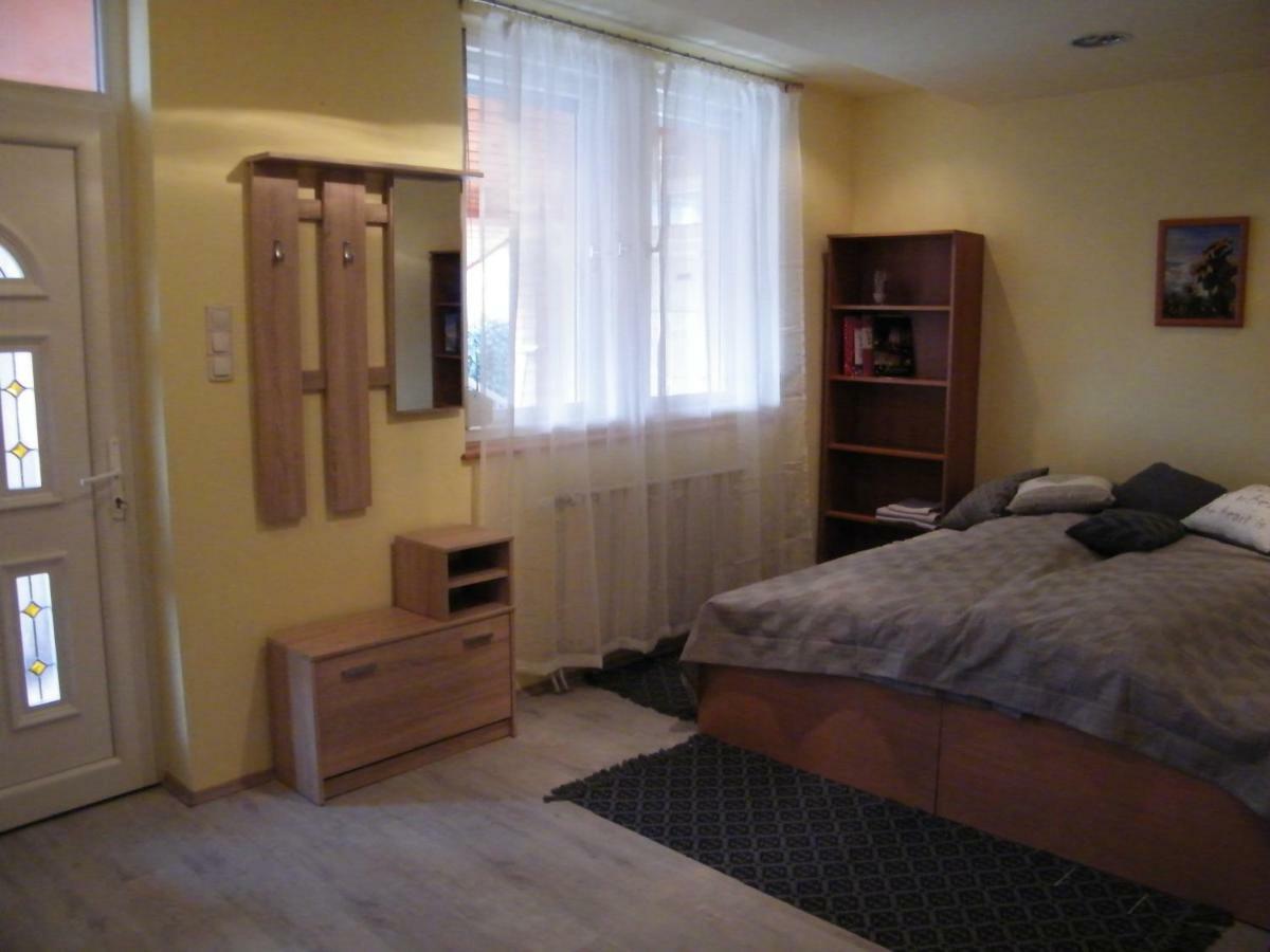 Pal Utcai Apartman 米什科尔茨 外观 照片